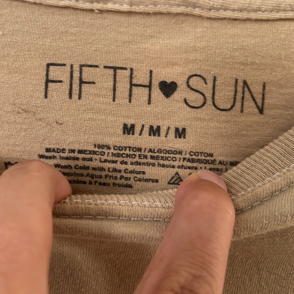 Beige Fifth Sun Short Sleeve Top - Size M - Great Condition! - Picture 3 of 4
